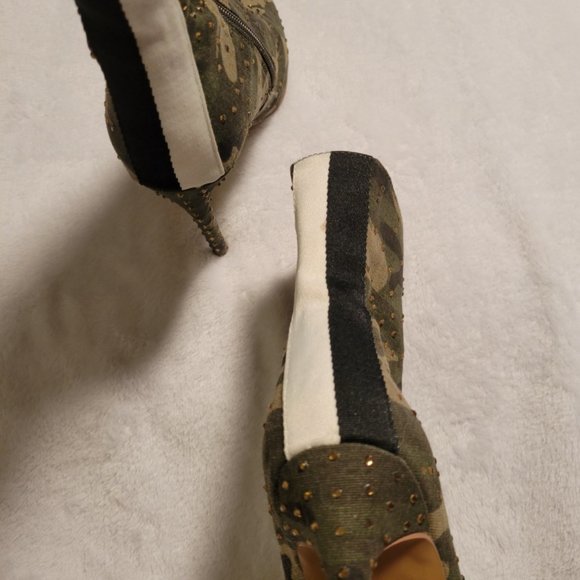 Steve Madden Camo Heeled Boots - Picture 4 of 5